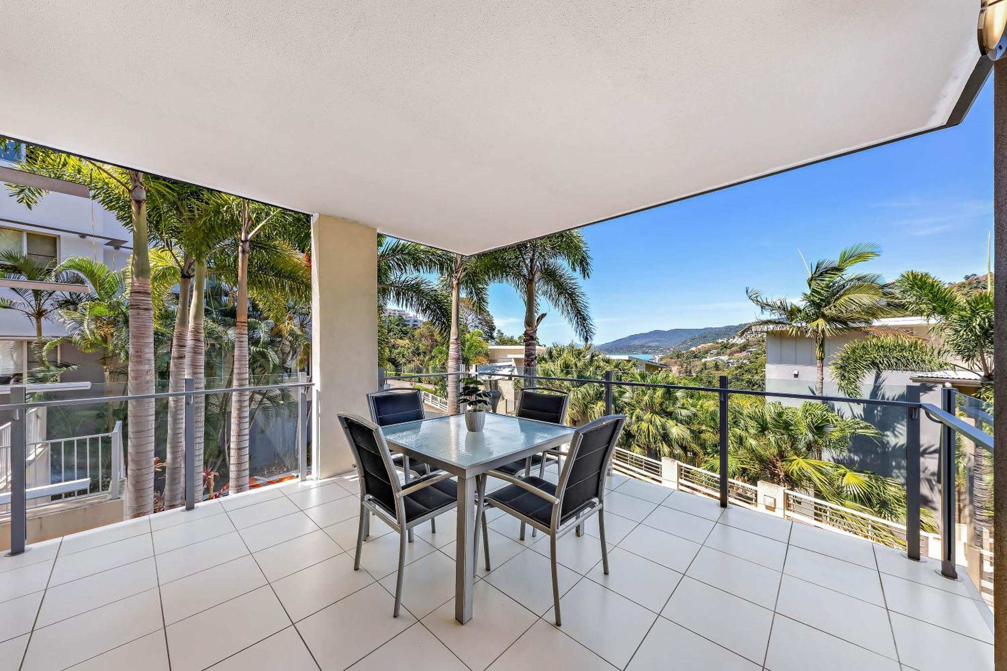 Airlie Summit Apartments Airlie Beach Exterior photo