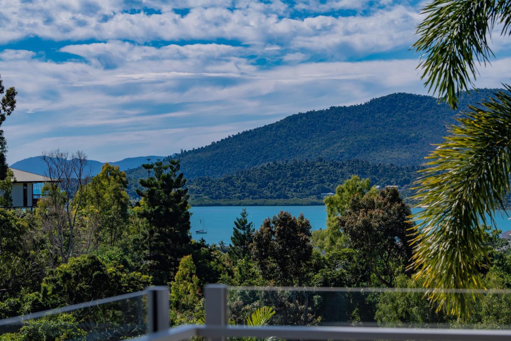 Airlie Summit Apartments Airlie Beach Exterior photo