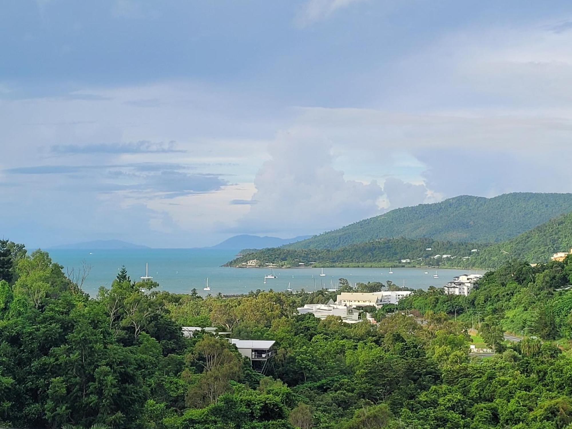 Airlie Summit Apartments Airlie Beach Exterior photo